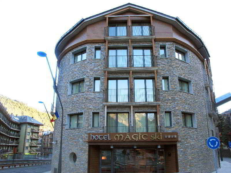 Hotel Magic Ski Ла-Массана Екстер'єр фото